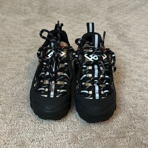 Burberry sneakers toddler size EU 27 WORN ONLY FOR PICTURES.